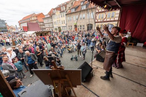 Die Mühlhäuser lauschen dem Herold
