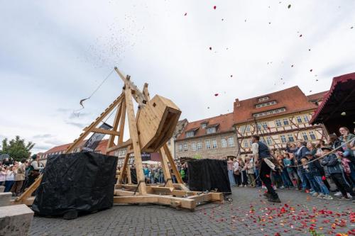Das Trebuchet verschießt seine herzblutrote Munition
