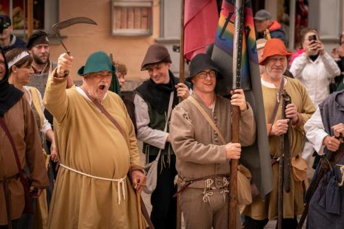 Bauernzug zum Leben erweckt Am 8. Mai 2025 zog der große Bauern